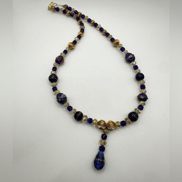 21" of all Glass, faceted crystal and gold accent beads necklace! - Picture 4 of 14